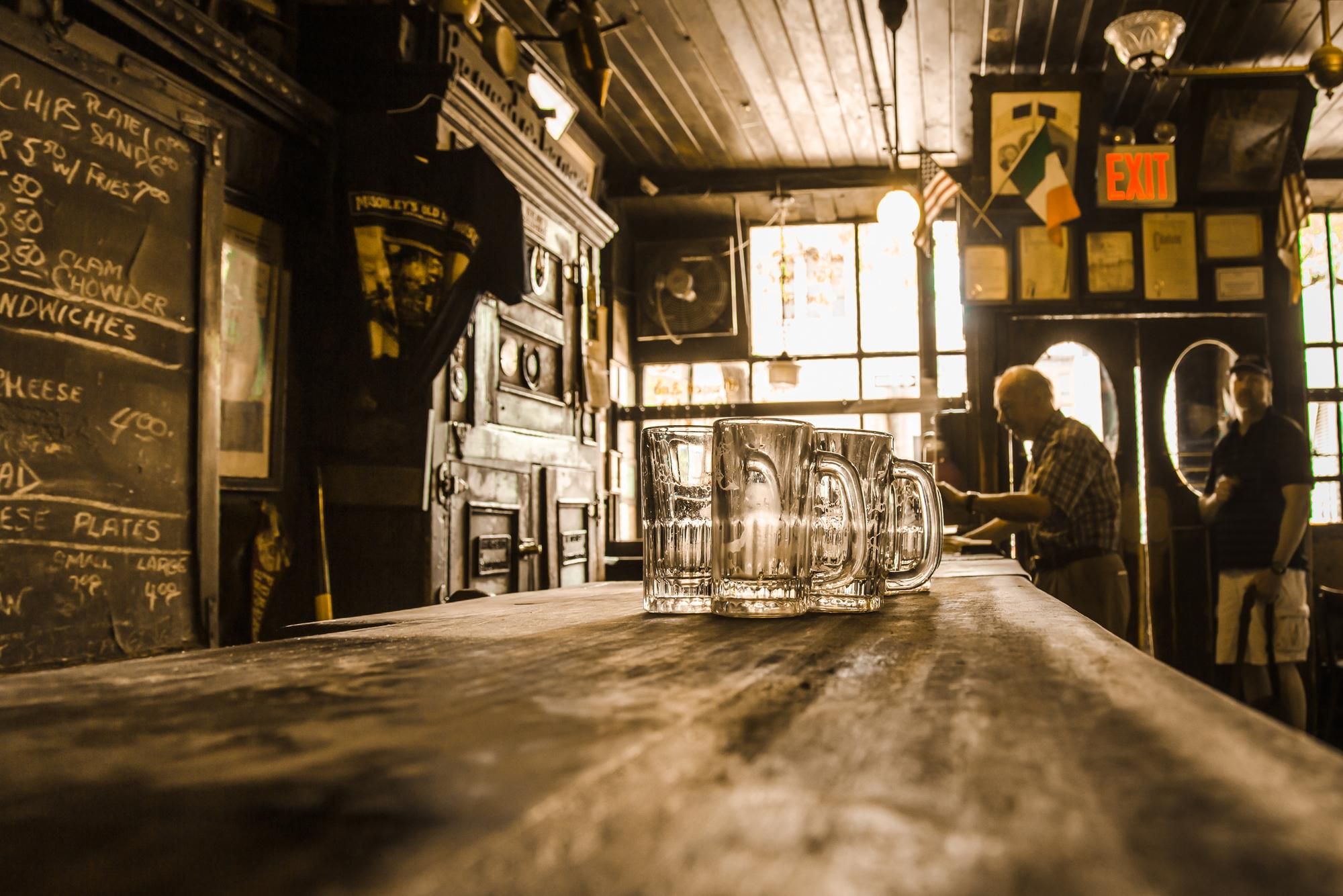 Irish Pub Owners Ready to Sue if COVID Claims Aren't Paid